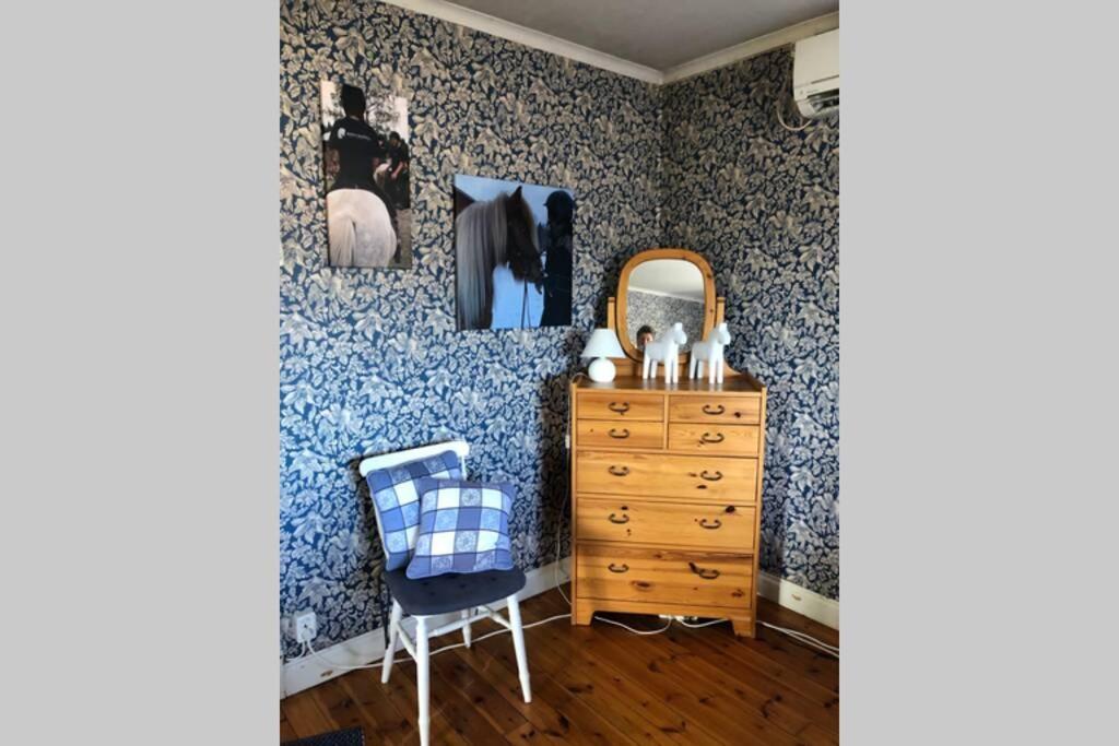 Egen Villa Pa Islandshastgard Riddarhyttan Bagian luar foto